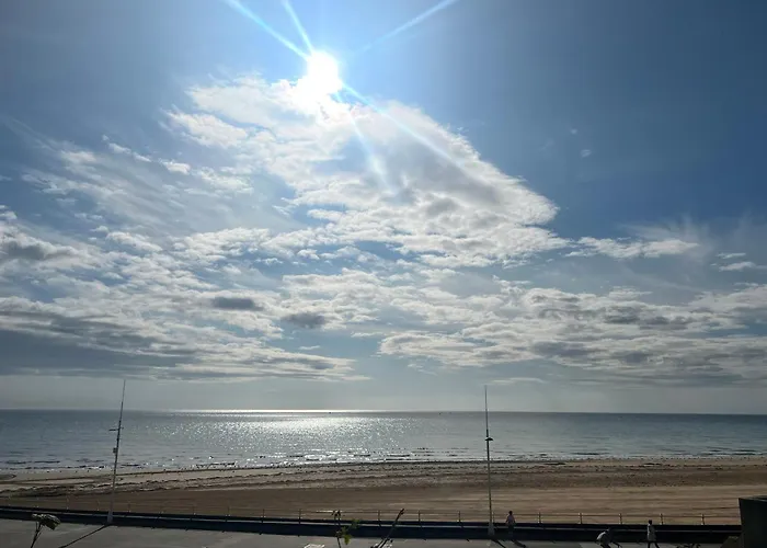 Beach View Apartment - Seafront Luxury Property, Bridlington